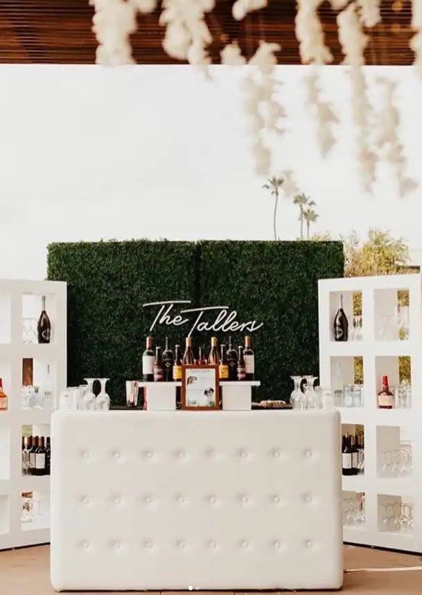 how to decorate a bar