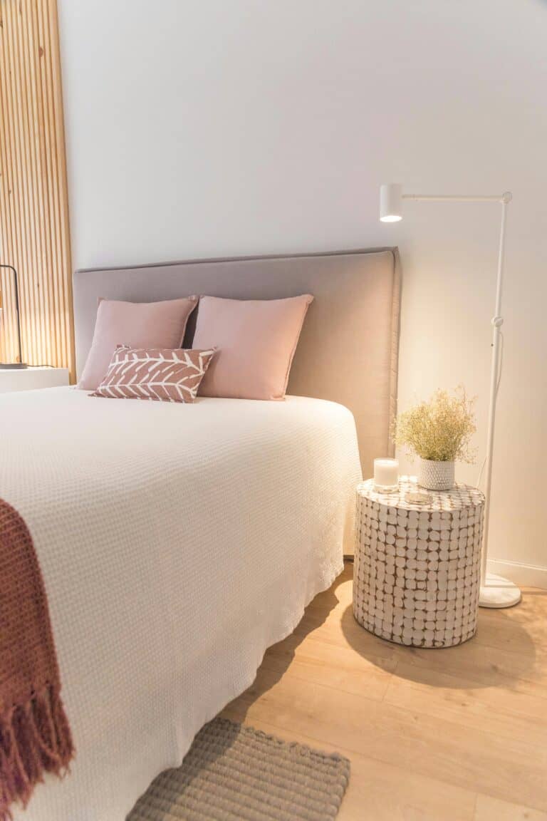 minimalist bedroom decor ideas for apartments