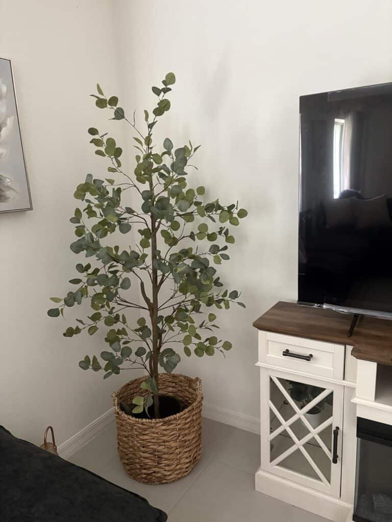 how to make a small living room look nice